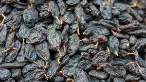 Dry Grapes black with seed 500 Grams